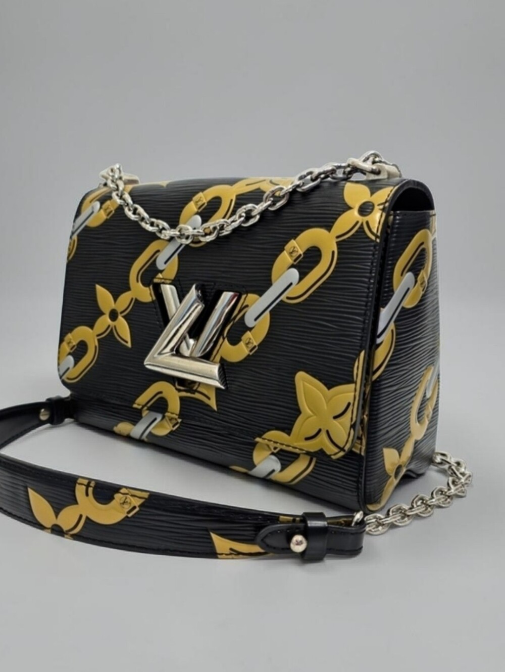 Louis Vuitton Epi Chain Flower Twist MM Black Shoulder Crossbody Bag - Picture 3 of 16